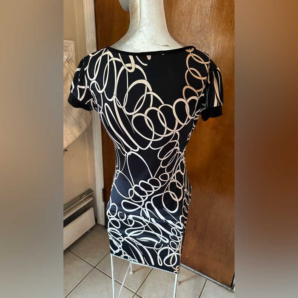 MKM Designs B&W Swirl Pattern Sheath Dress Cap Sleeve Knee Length Women's Sz S - Picture 4 of 14